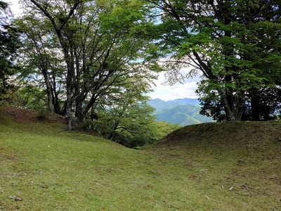 本丸から眺める東側の虎口