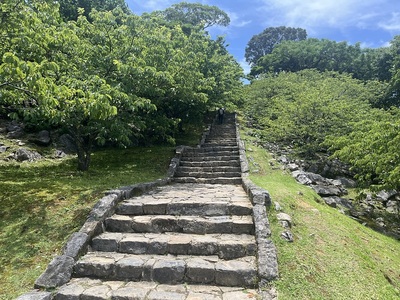 現在の登城道の石段