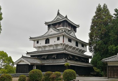 北側からの再建天守