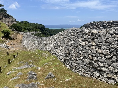 志慶真門郭北東石垣