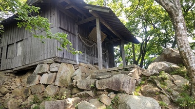 頂上の佐志能神社