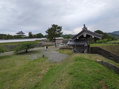 三重櫓(天守)と天神坂門