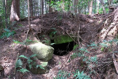 中出山城 古墳石室