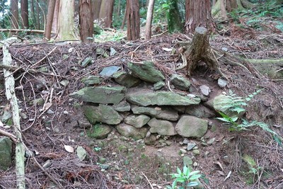 中出山城 石積