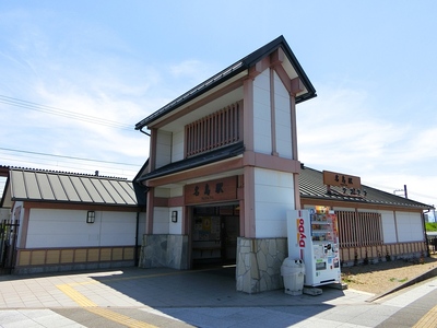 名島駅の駅舎