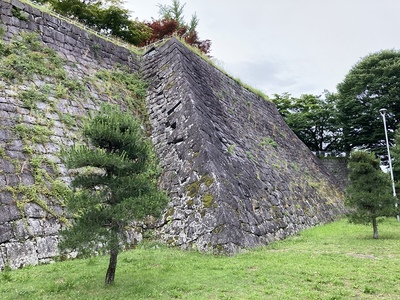 二の丸石垣張出部