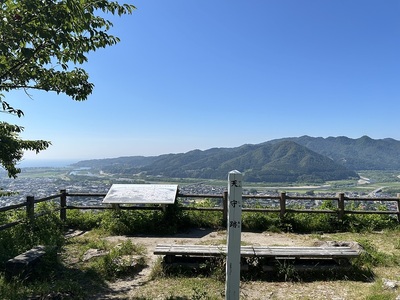 天守跡からの眺望　左奥に日本海