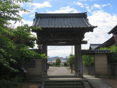 西光寺にある移築門