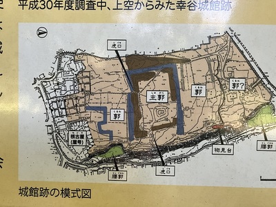 案内板より縄張り図を抜粋