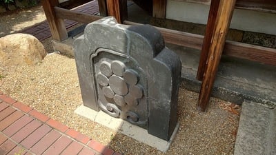 櫻井神社にある尼崎城鬼瓦