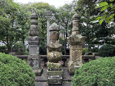 木曾義昌公の供養石塔