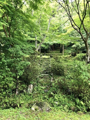 削平地間の石段