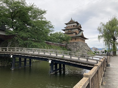 高島城　復興天守と冠木橋