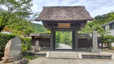 龍宝寺の山門