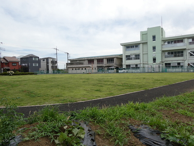 神庭緑地から見た中原養護学校