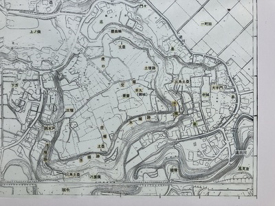 案内板より縄張図を抜粋