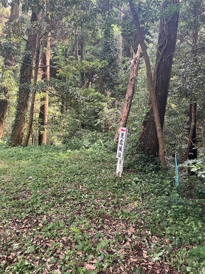 雷神社先の見広城址案内板