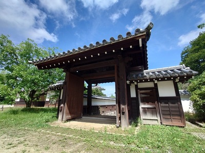 復元平重門から見える復元太鼓櫓