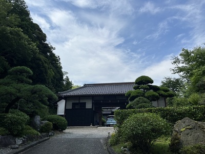 城域にある地主宅長屋門