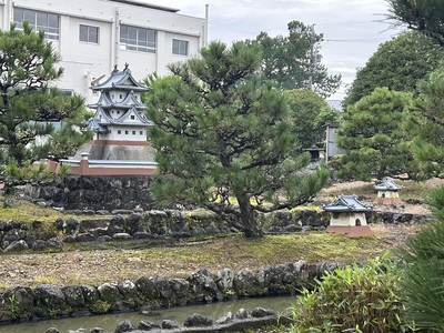 本丸跡の西益津小学校