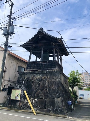 大手門櫓台石垣と鐘楼