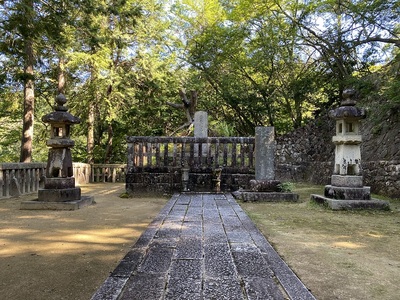 毛利隆元墓所(常栄寺跡)