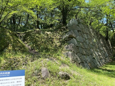 本丸石垣の破却現場