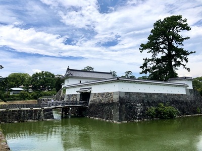 銅門と二ノ丸中堀