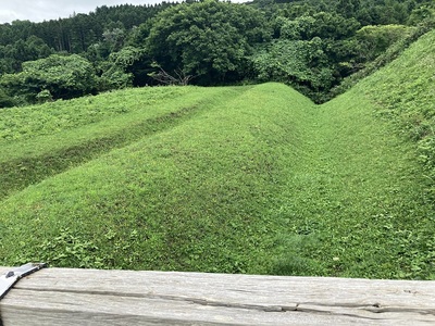 大手口前の二重の堀切