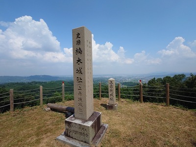 上赤坂城跡の石碑（本丸）