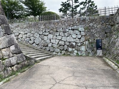 東上り楯門跡