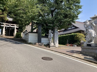 佐江戸城　城跡の杉山神社と無量寺