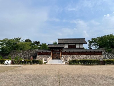 本丸太鼓門と太鼓前橋