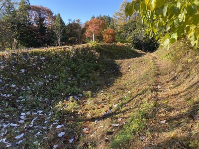 標柱と堀跡(推定)