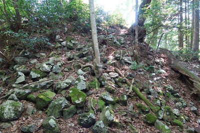 中山城 崩落した石積