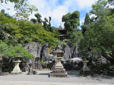 石山寺硅灰石と多宝塔