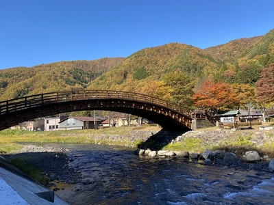 木曽の大橋と紅葉