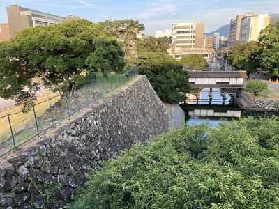 天守台から廊下橋遠景