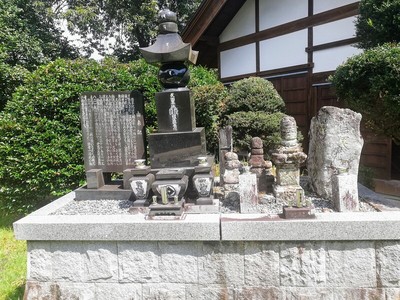 田峯城諸霊供養搭