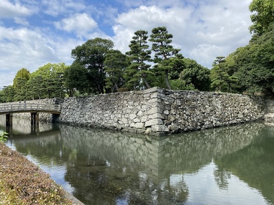 隅櫓跡石垣・水堀・数寄屋橋