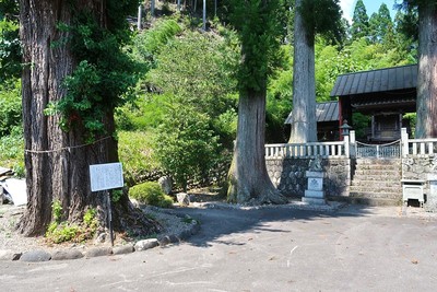 吉田城 城址標柱と説明板がある八幡神社