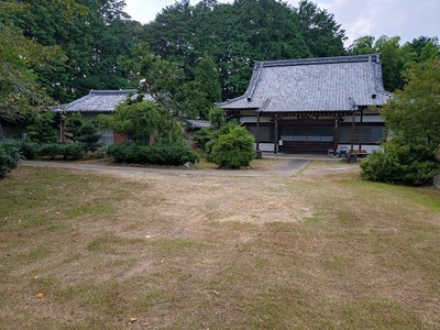 主郭にある医王寺