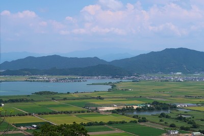 北之庄城 艮櫓台から見た安土城、観音寺城