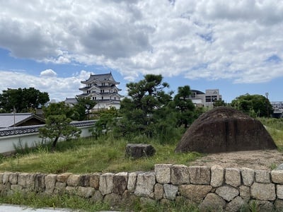 尼崎城址公園と石