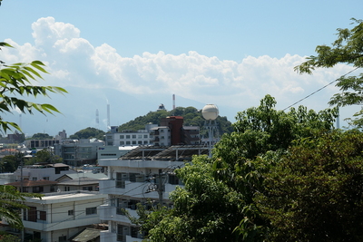 南西の方角に見える川之江城