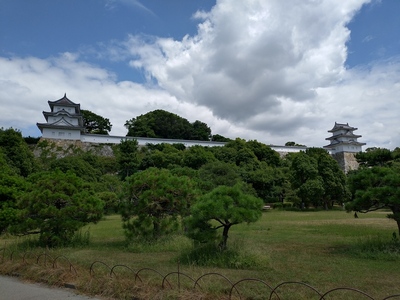 坤櫓と巽櫓（明石公園・西芝生広場から）