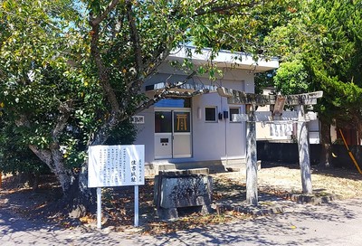 八坂神社と住吉城案内板（東側）