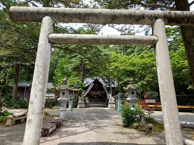 春日山神社