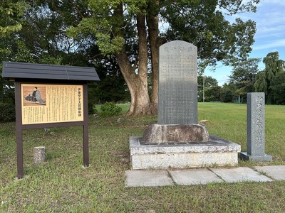 伊東甲子太郎顕彰碑