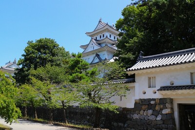 天守と西門（東側）